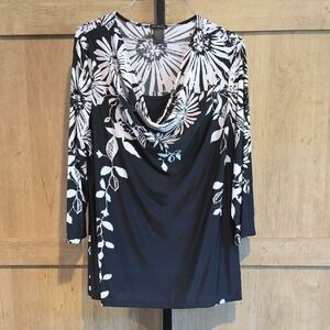 (J49) Nue Options Black and White Floral Blouse Womans 1X